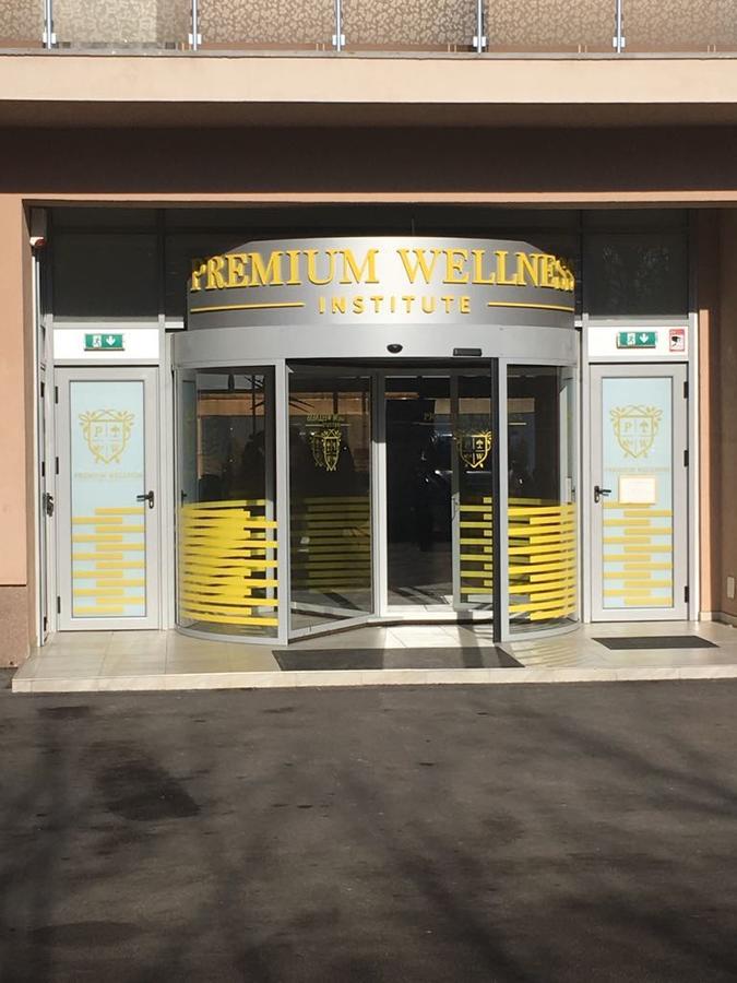 Premium Wellness Institute Hotell Bukarest Exteriör bild